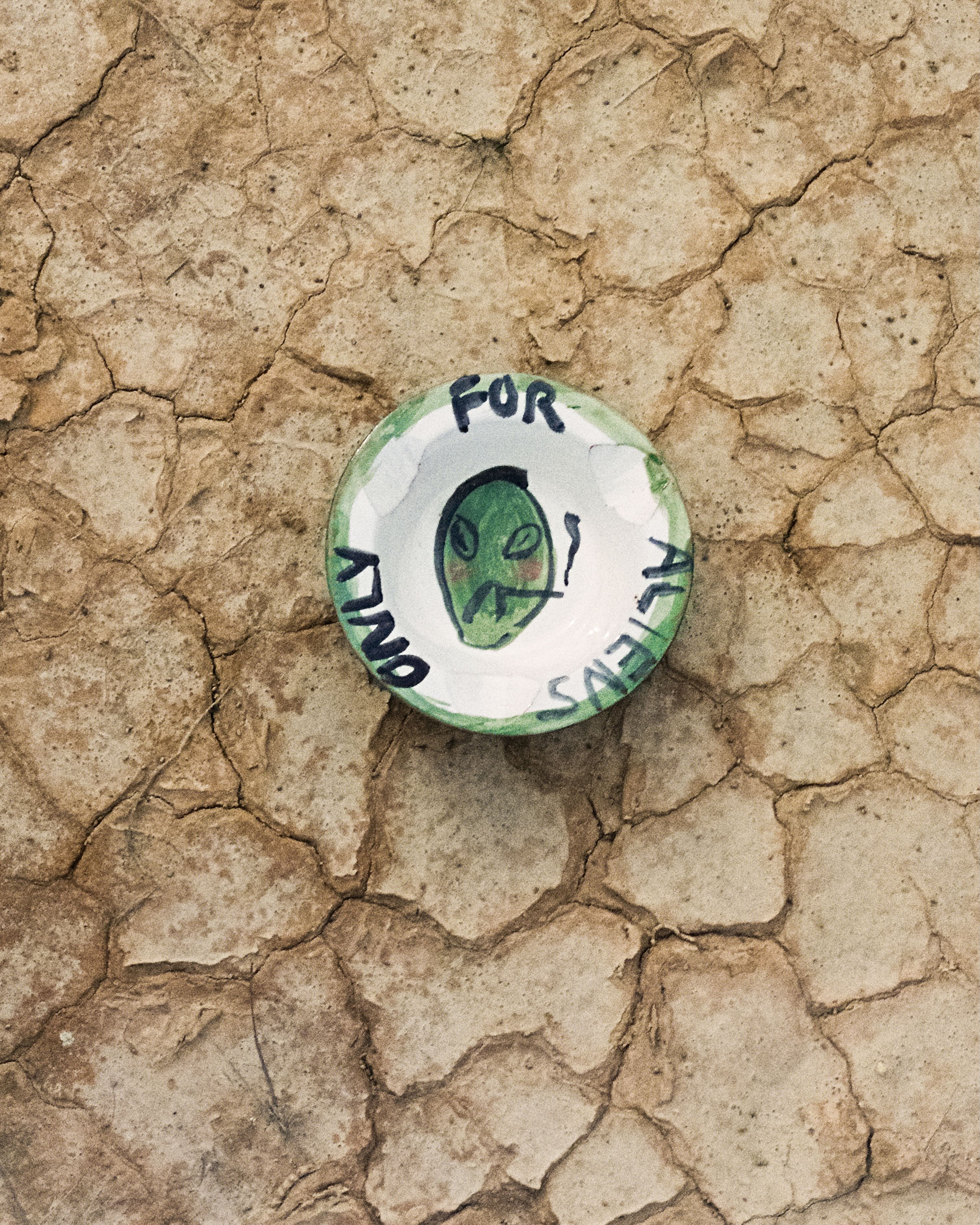 Cenicero "For aliens only"